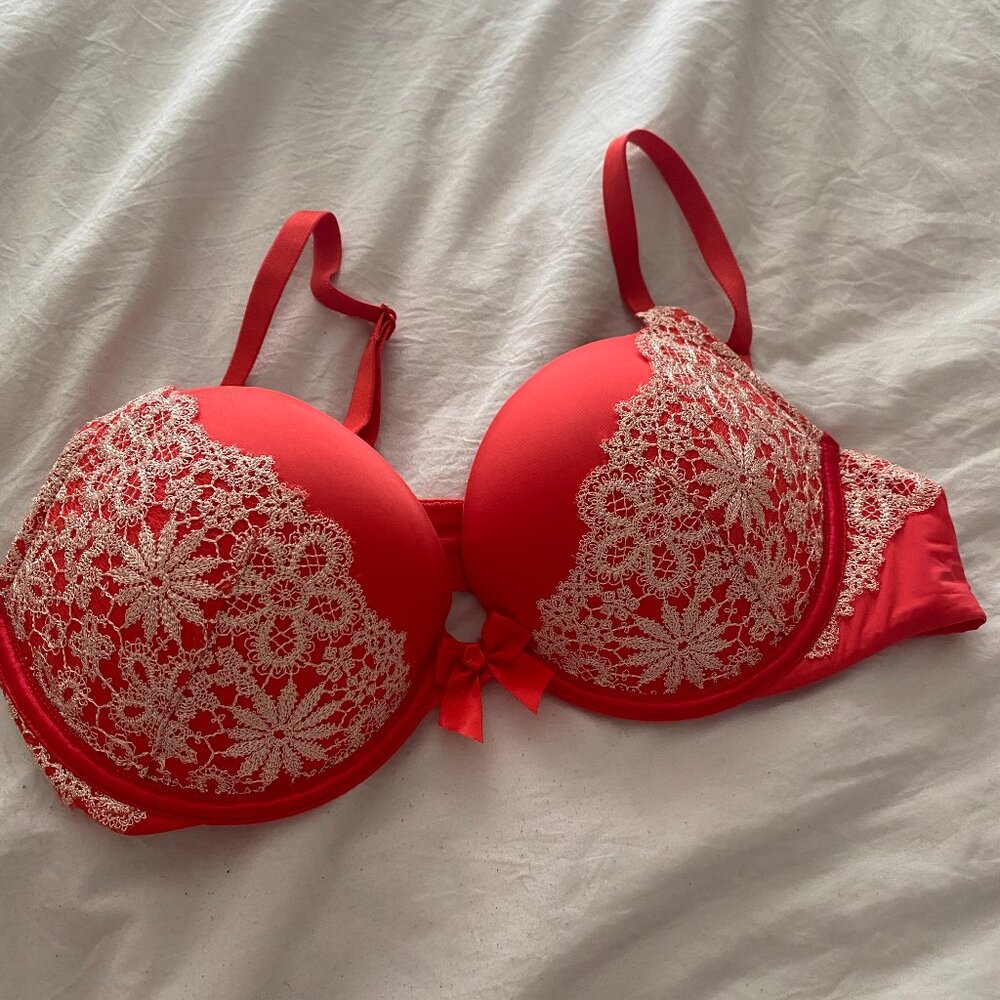 VICTORIAS SECRET BRA